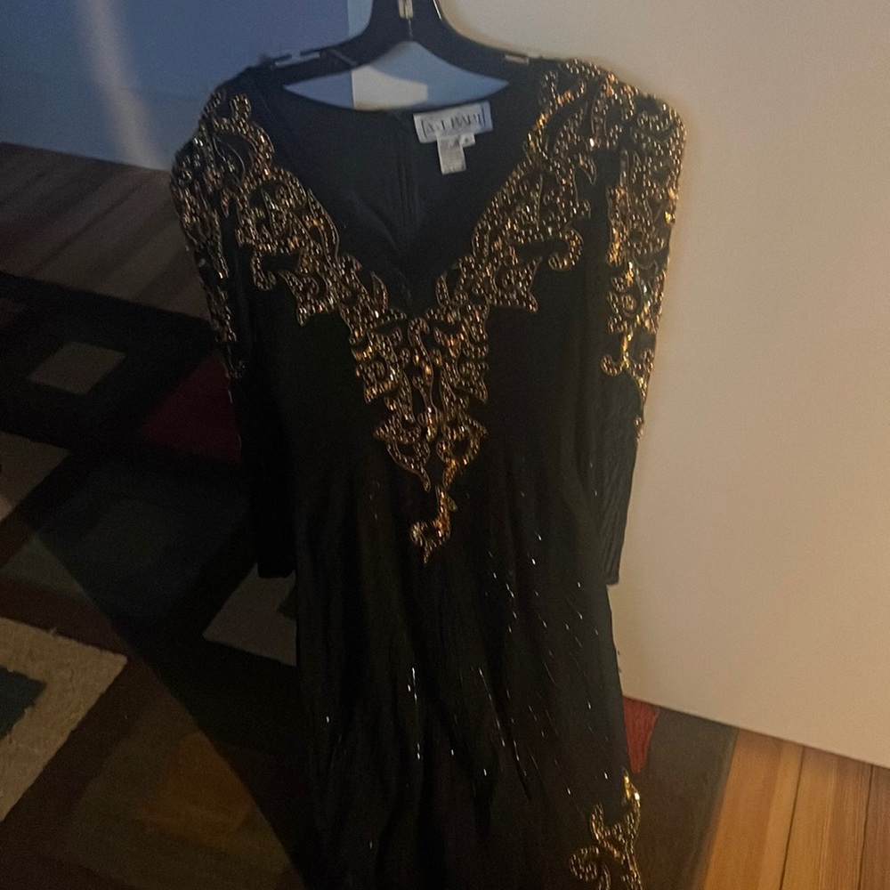 Beautiful size 8 dress black 100% silk